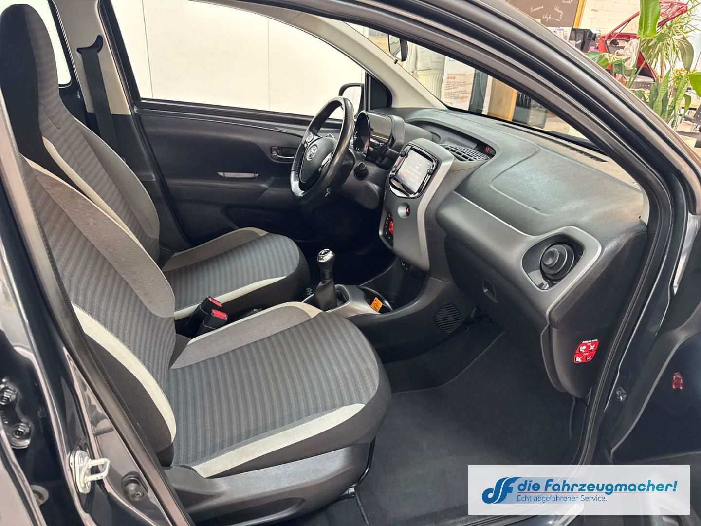 Fahrzeugabbildung Toyota Aygo X-Play Connect ACC Apple CarPlay Android Au