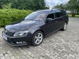 Volkswagen Passat 2.0 TDI DSG 4M 125kW Highline BM Vari... - Volkswagen Passat aus 2011: Kombi, Highline