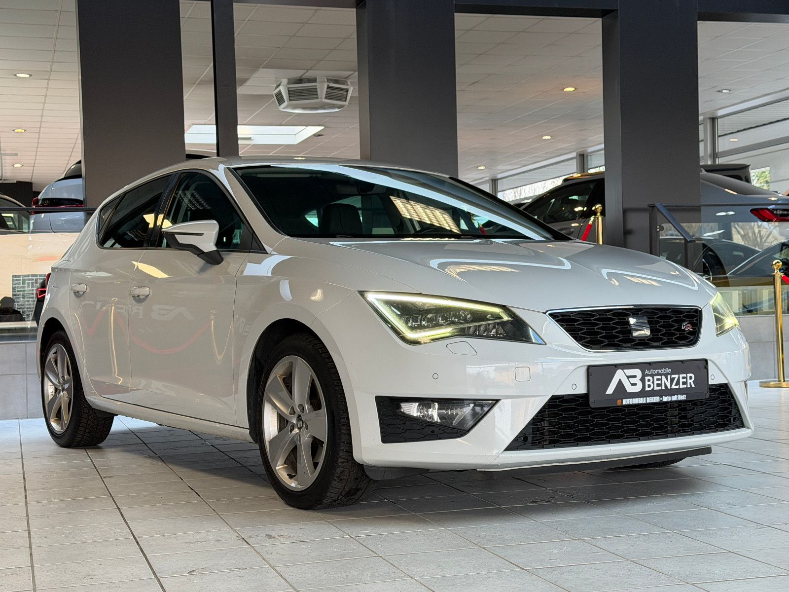 Fahrzeugabbildung SEAT Leon /FR-LINE/LED/NAVI/LEDER/KLIMA/ACC