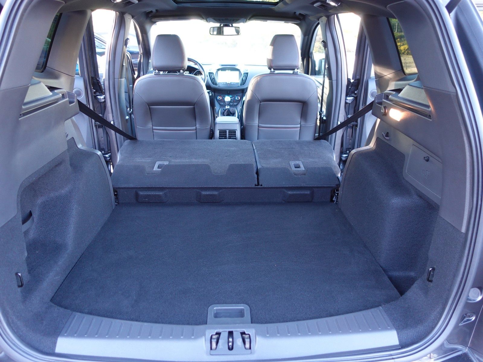 Fahrzeugabbildung Ford Kuga 1,5 EcoBoost 2x4 110kW ST-Line