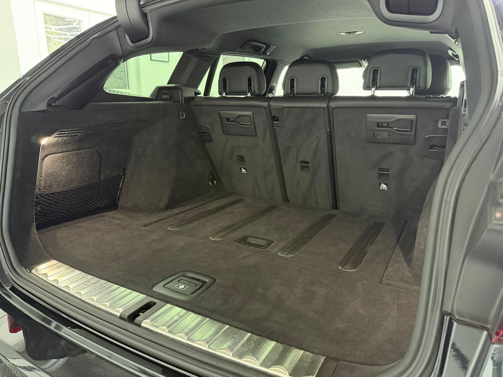 Fahrzeugabbildung BMW 320d xDrive M-SPORT/STZHG/AHK/DRIVING ASS+/DISPL