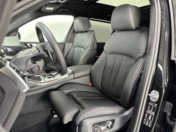 Fahrzeugabbildung BMW X7 xD40d M Sport ACC SoftCl Massage DAB SkyLoung
