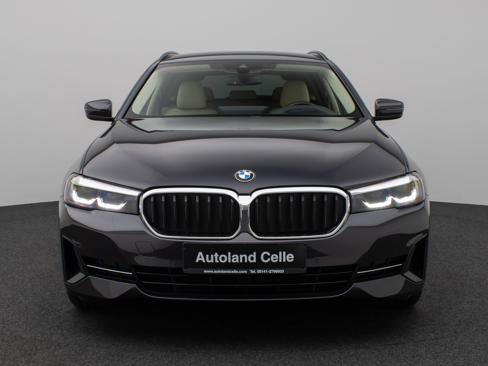 Fahrzeugabbildung BMW 520d Kamera HUD DAB CockPitPro Sitzhzg Alarm LED