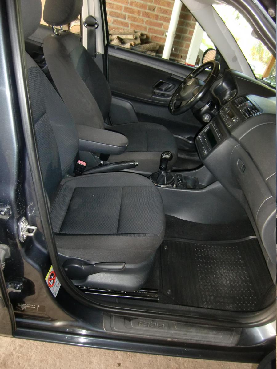 Skoda Fabia 2010 — photo 11