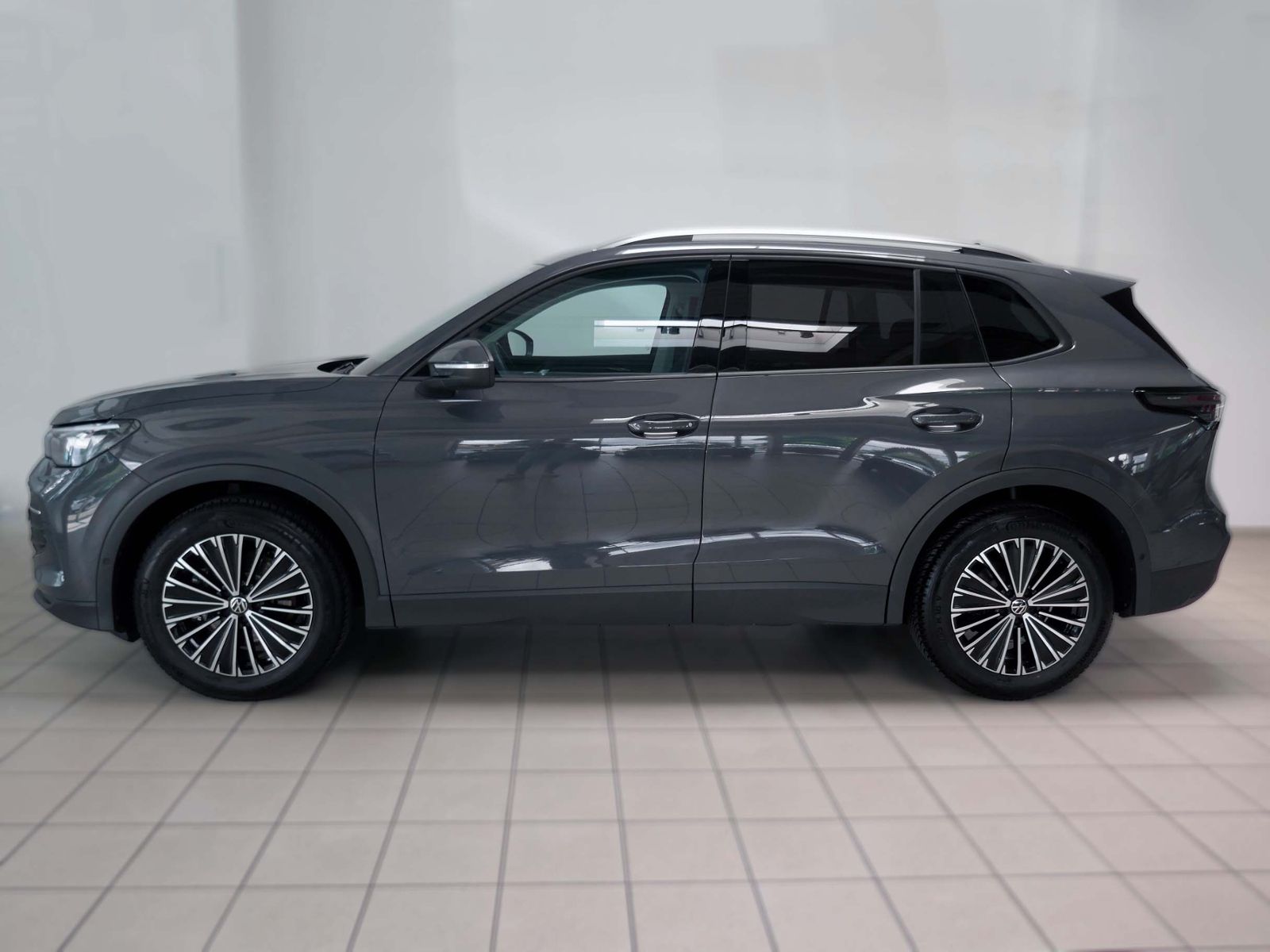 Fahrzeugabbildung Volkswagen Tiguan Life 2.0 TDI DSG | LED AHK RFK ACC