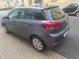 Hyundai i20 Pure TÜV NEU SCHECKHEFT - Hyundai i20 Pure mit Benzin-Antrieb