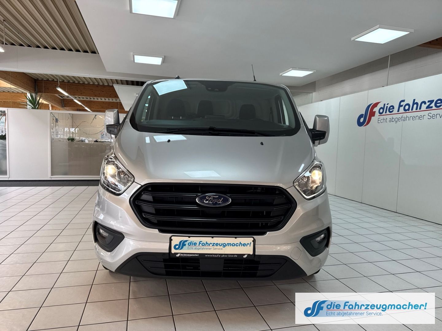 Fahrzeugabbildung Ford Transit Custom Kasten 300 L2 Trend AHK Navi Appl