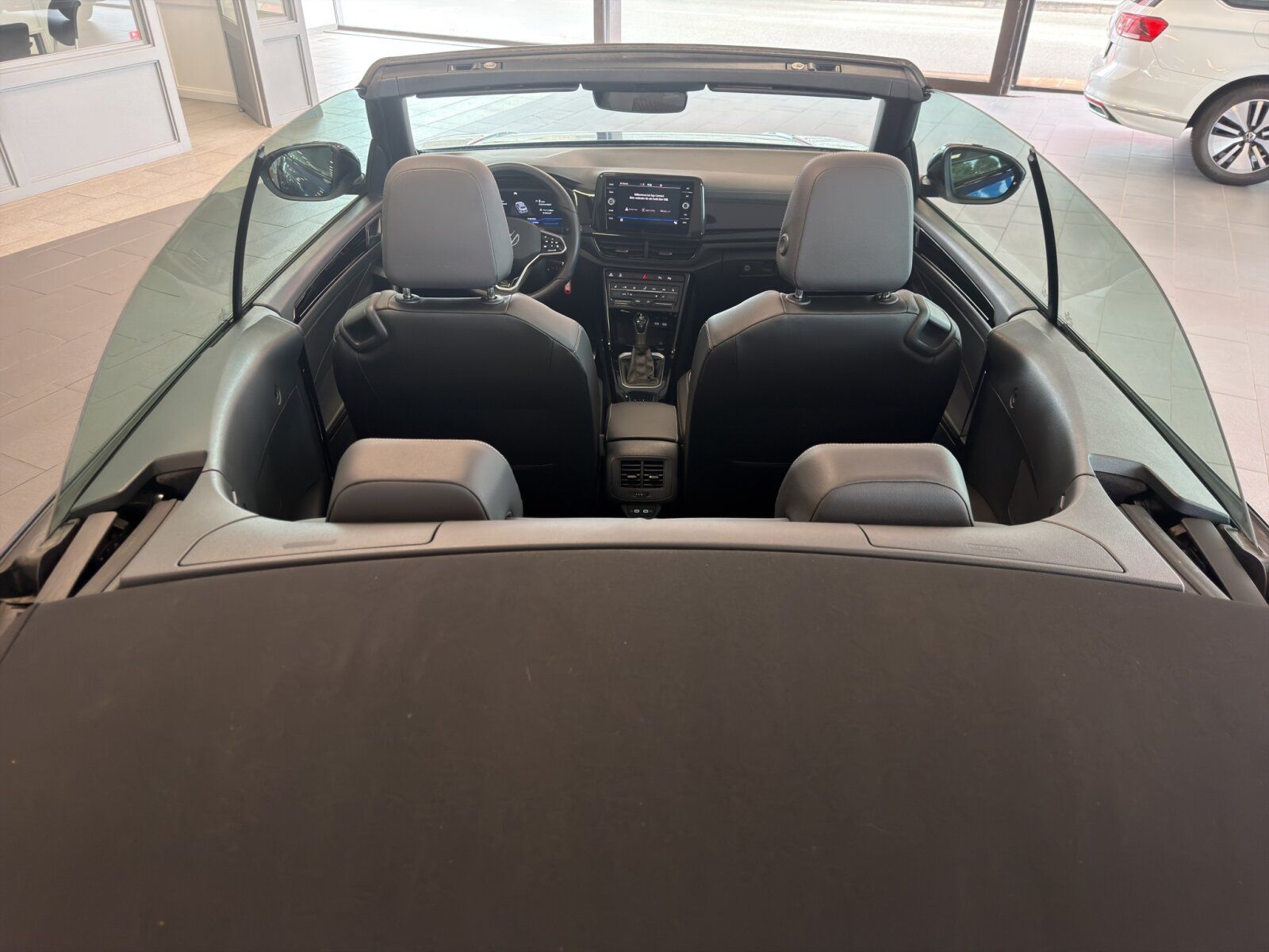 Fahrzeugabbildung Volkswagen T-Roc Cabriolet 1.5 TSI DSG R-Line ACC APP