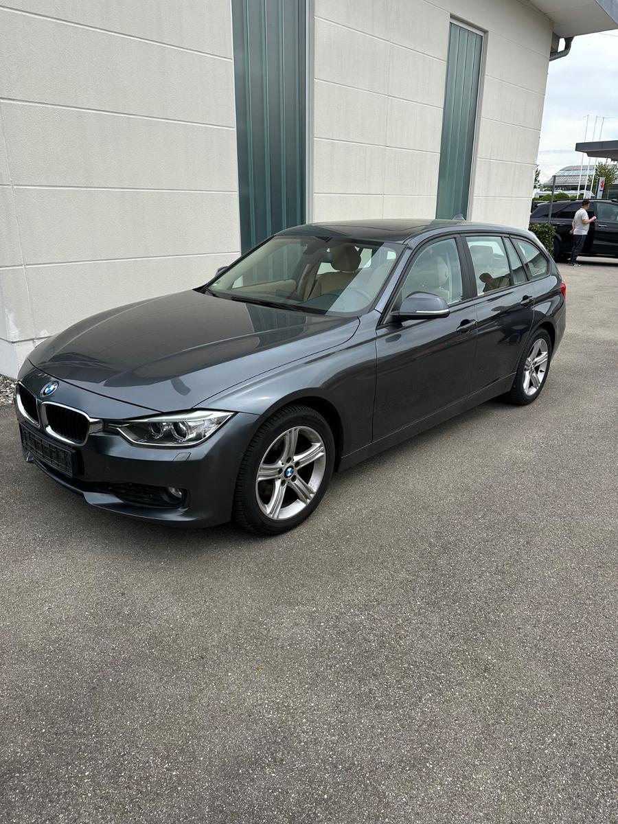 BMW Touring 320 d xDrive*ACC Auto*SHZ*Glasdach*PDC*