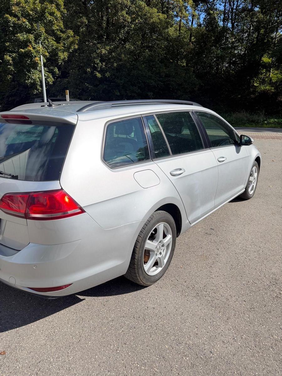 Volkswagen Golf 2013 — engine 105 HP (77kW)