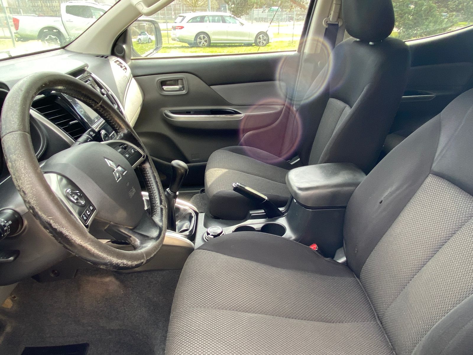 Fahrzeugabbildung Mitsubishi L200 Plus Doppelkabine 4WD