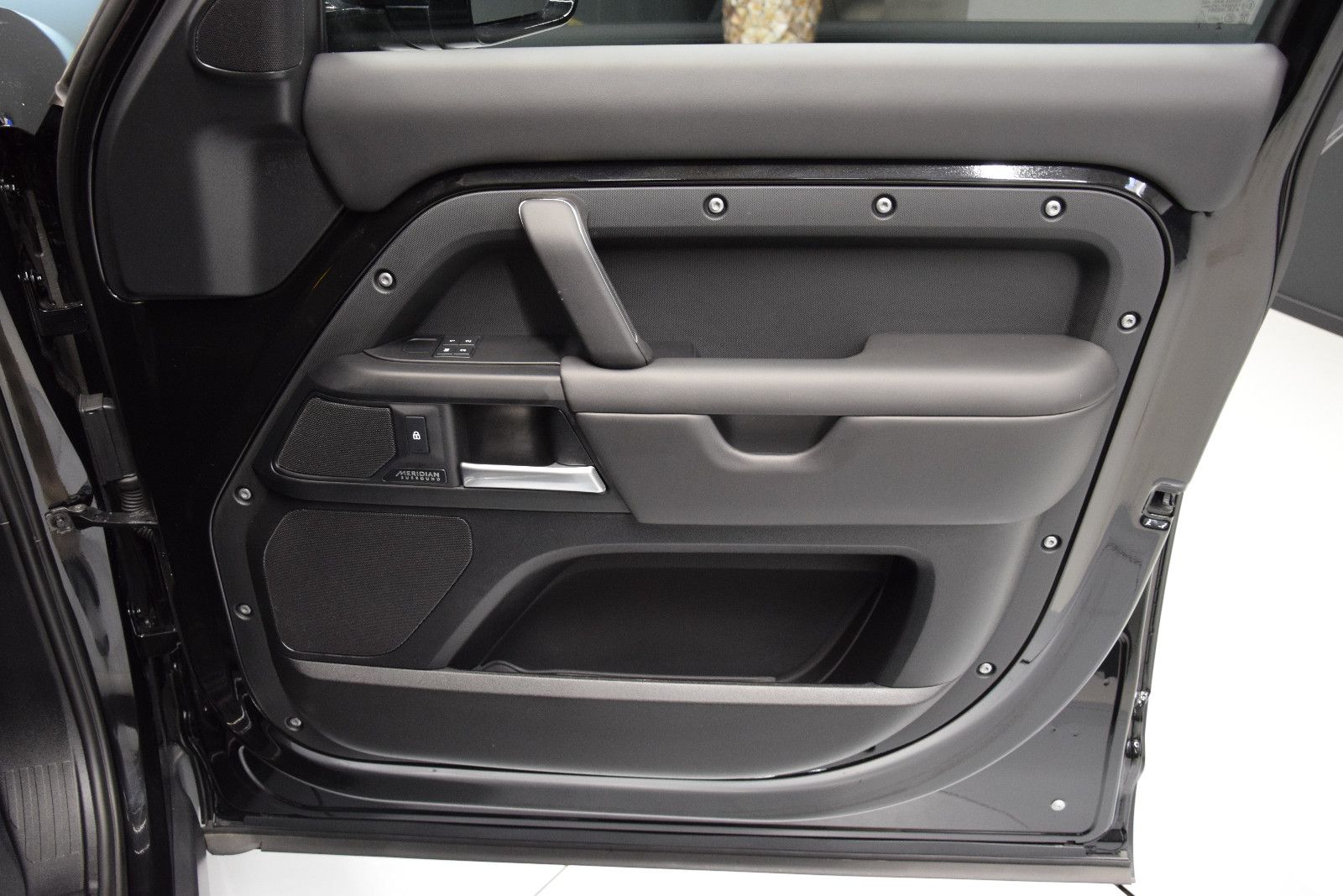Fahrzeugabbildung Land Rover Defender 110 X-Dynamic HSE 5.0 V8 Pano Matrix