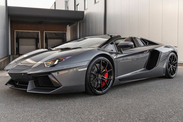 LAMBORGHINI Aventador