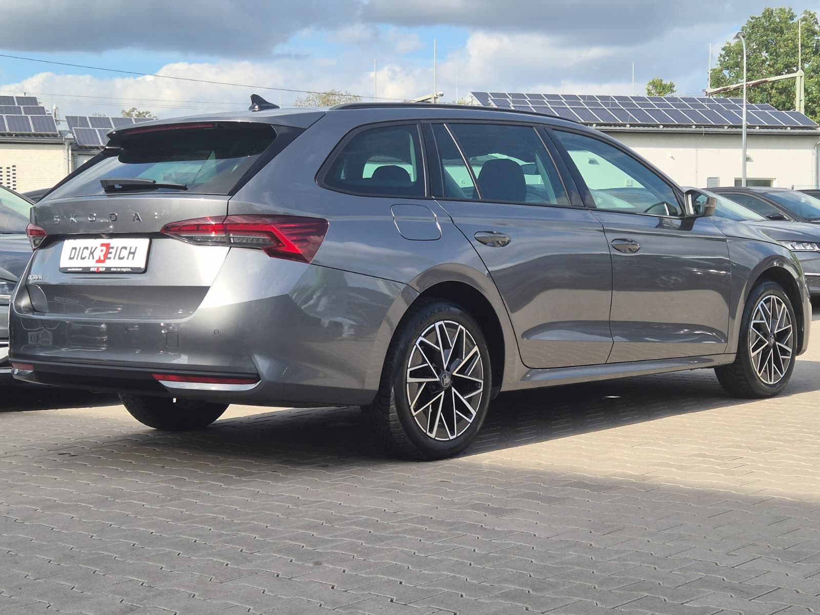 Fahrzeugabbildung SKODA Octavia 1.5 eTSI DSG Selection LED*AHK*5J-Gar.