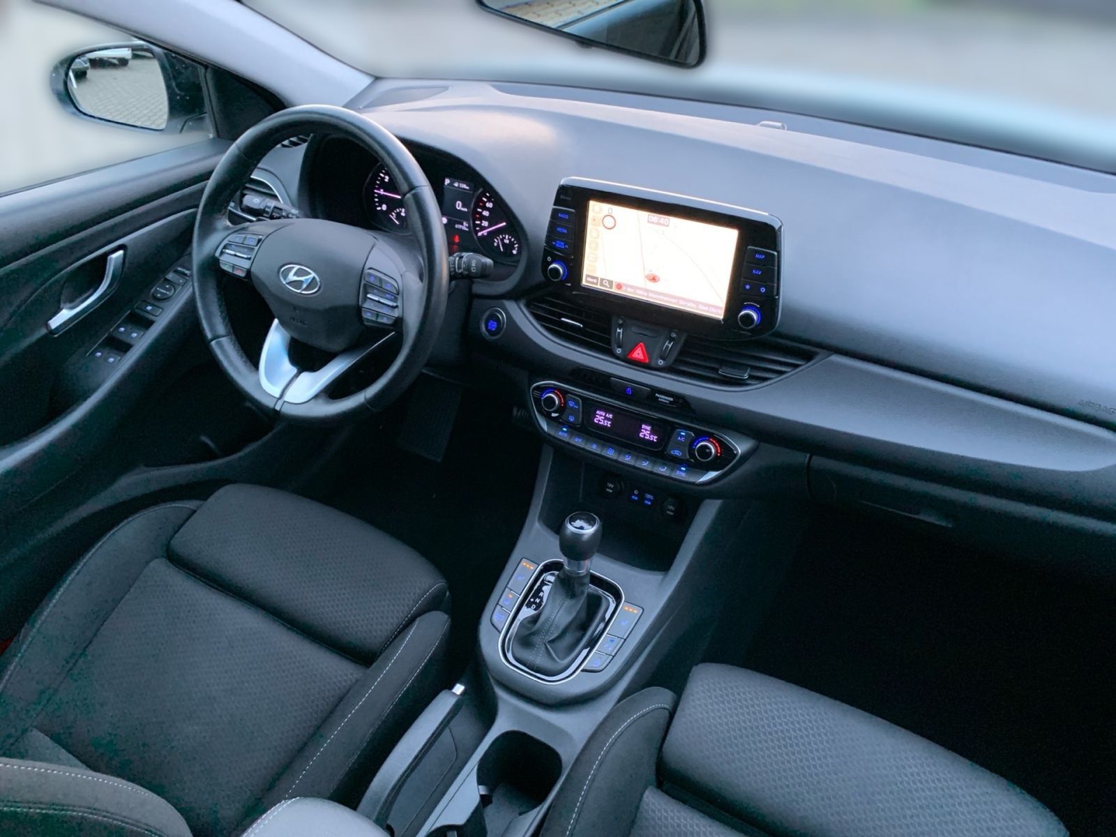 Fahrzeugabbildung Hyundai i30 Kombi 1.4 T-GDI 7-DCT YES! Plus LED AHK