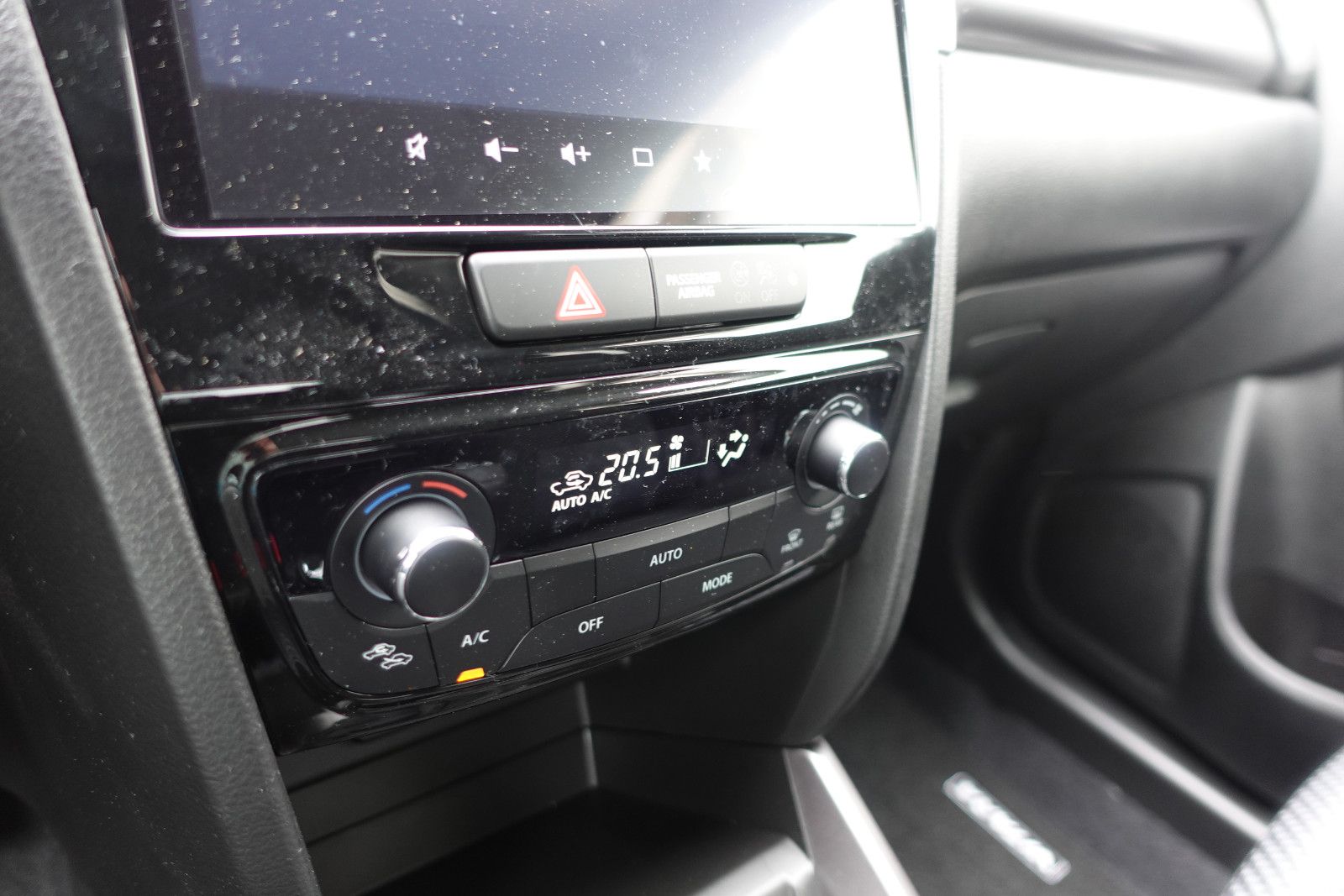 Fahrzeugabbildung Suzuki Vitara 1.4Hybrid Comfort AHK,Navi,SHZ,PD,Kamera