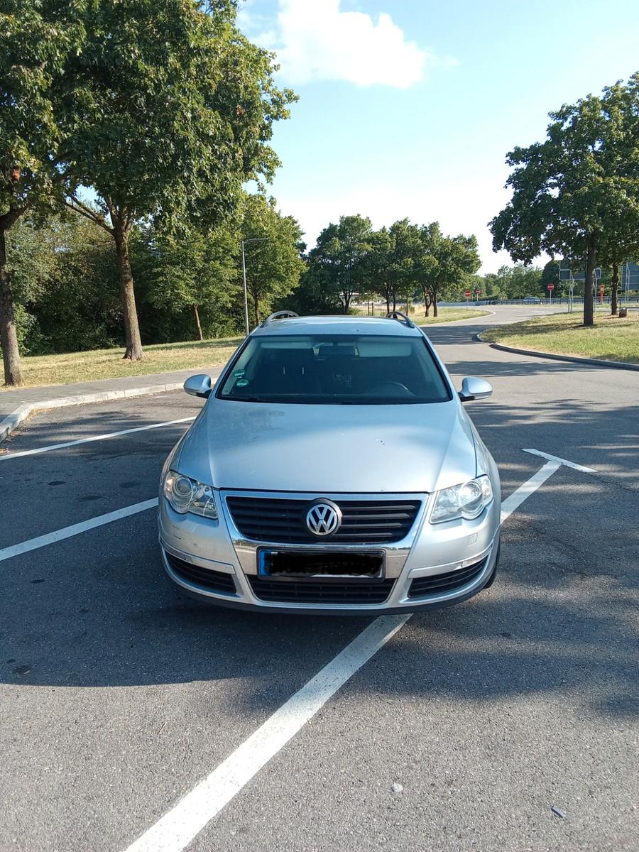 Volkswagen Passat 2006 — rear view