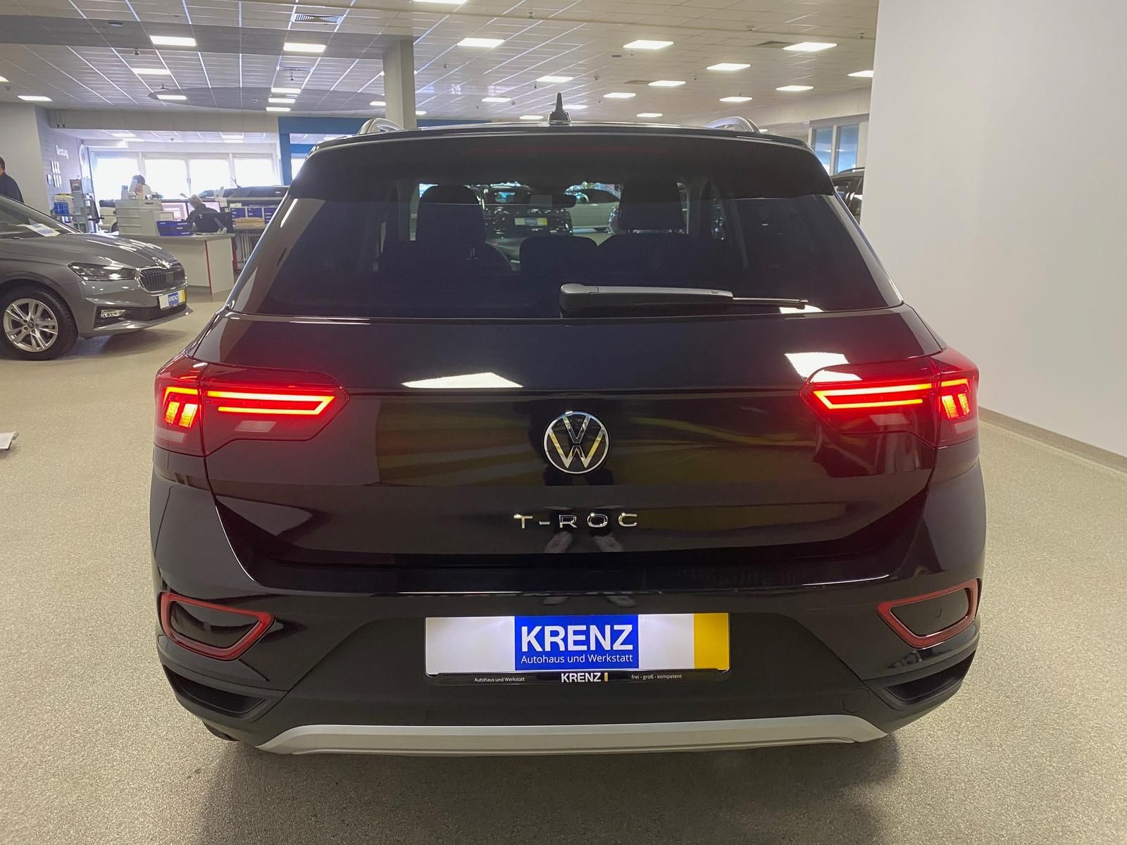 Fahrzeugabbildung Volkswagen T-Roc 1.5 TSI DSG LIFE+ACC+AHK+BHZ Lenkrad+RFK++