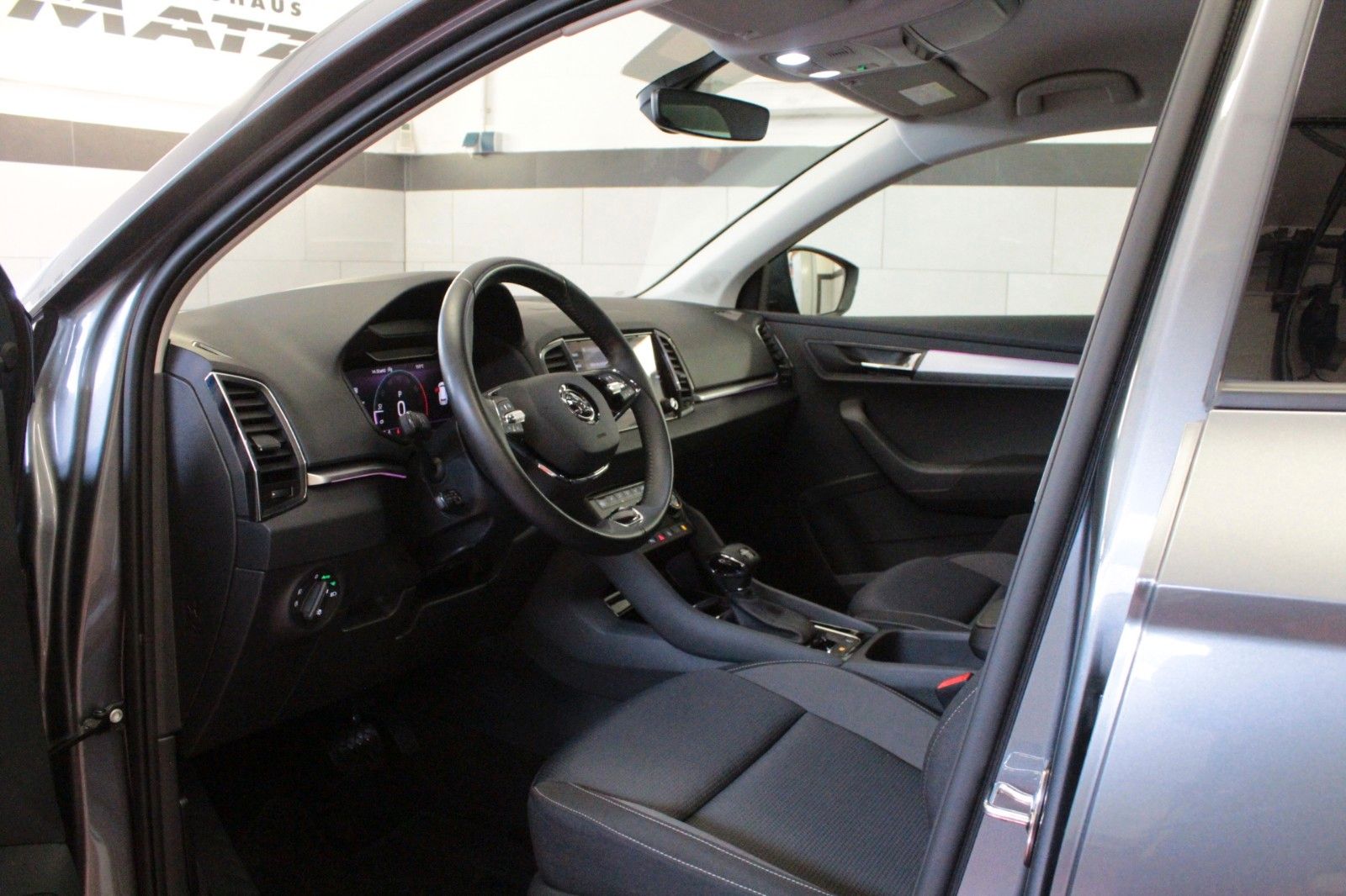 Fahrzeugabbildung SKODA Karoq 1.5l TSI ACT DSG TOUR  AHK schwenkbar