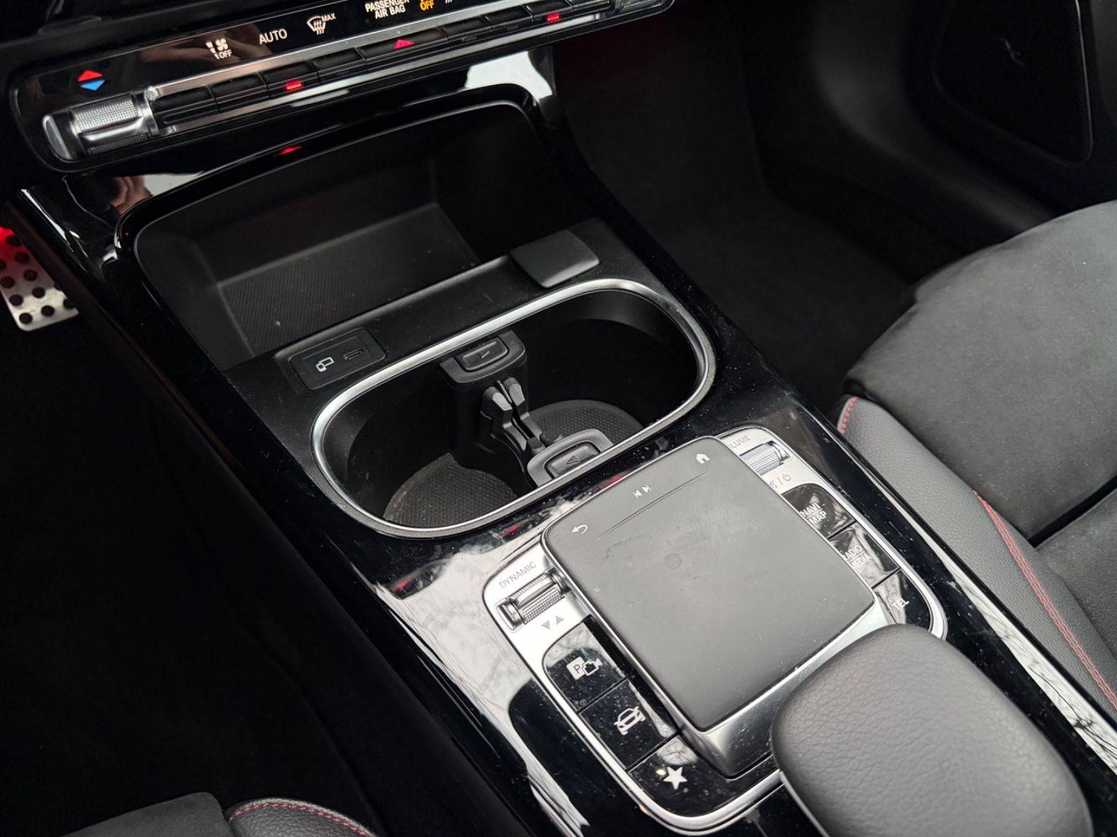 Fahrzeugabbildung Mercedes-Benz A 250 AMG Line*BURMESTER*PANO*ALCANTARA*