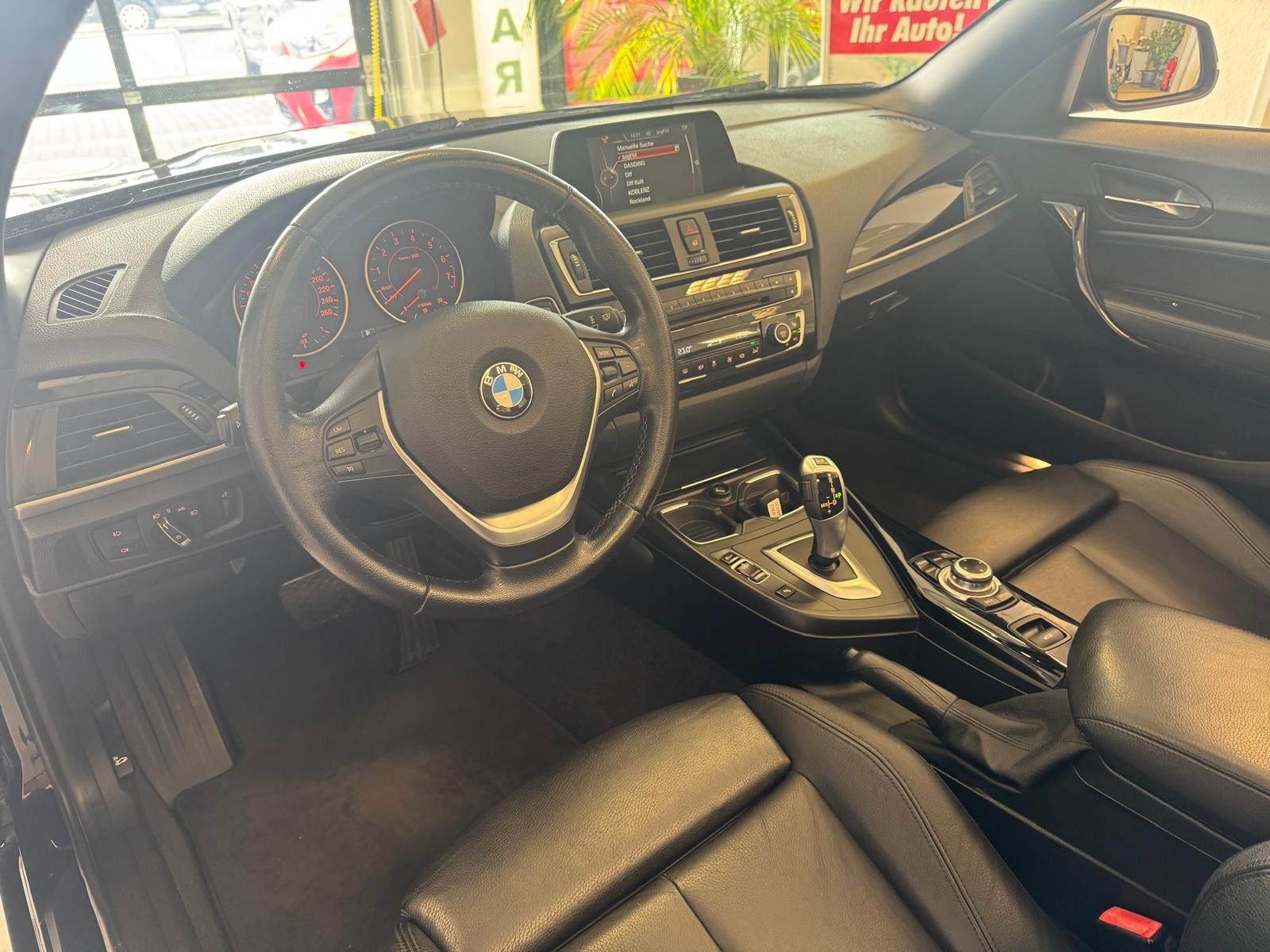 Fahrzeugabbildung BMW 220 i Cabrio Sport Line/ NAVI/KLIMA/AUTOMATIK