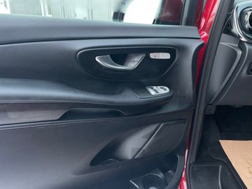 Mercedes V 220 - 5