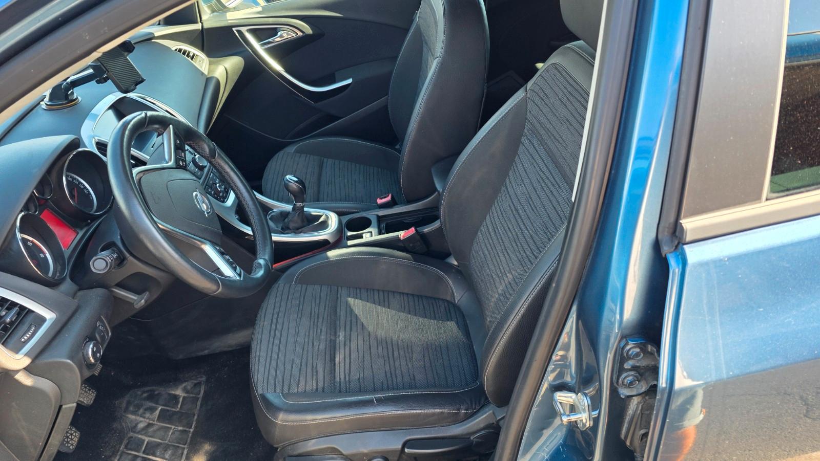 Opel Astra 2014 — photo 9
