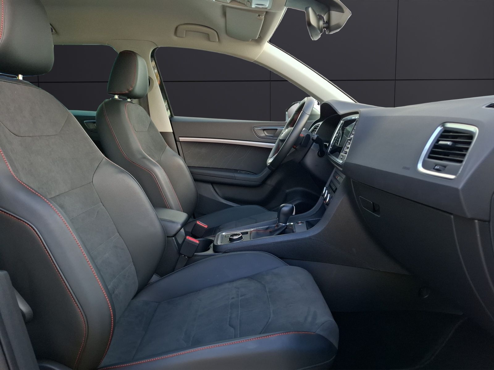 Fahrzeugabbildung SEAT Ateca TDI FR-Line DSG LED Navi ACC RFK SH 18"