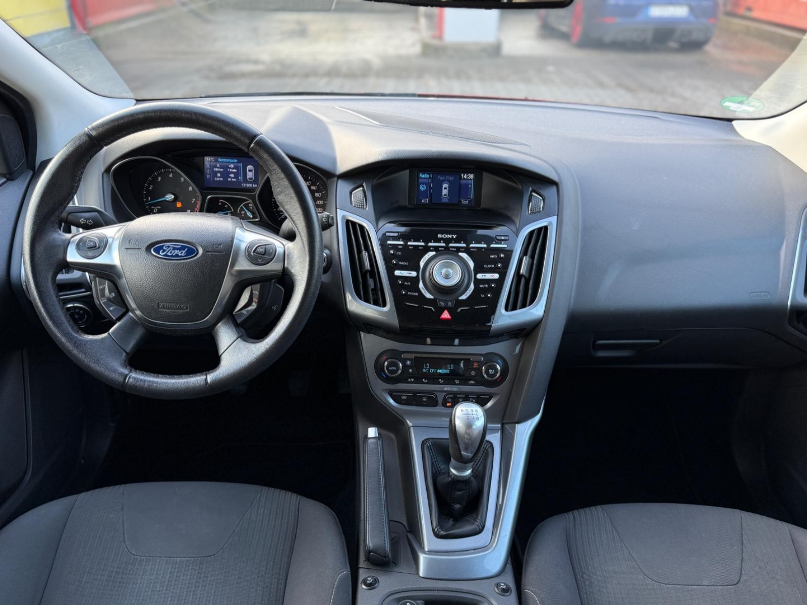 Ford Focus 2011 — photo 8