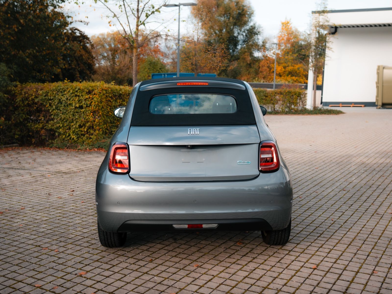 Vehicle photo 6