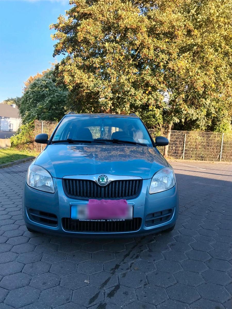 Skoda Fabia 2009 — rear view