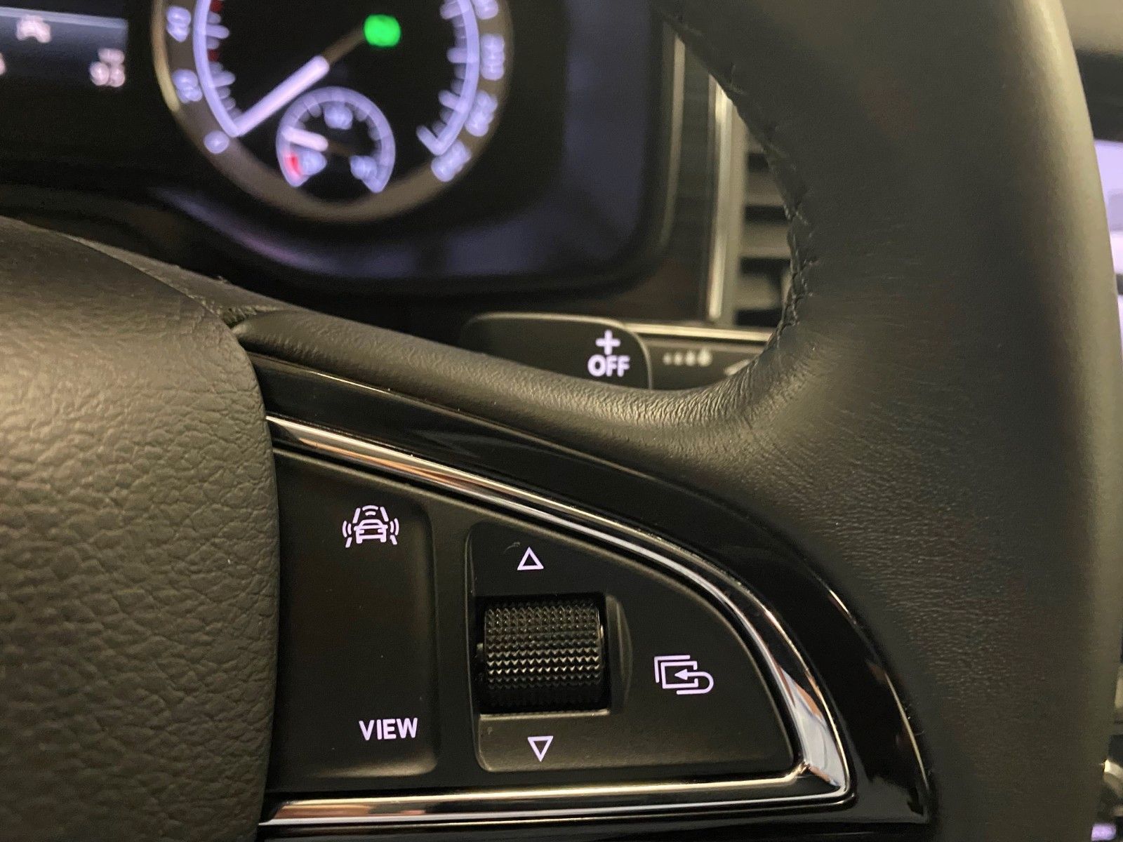Fahrzeugabbildung SKODA Kodiaq 2.0 TDI SCR DSG AMBITION+7SITZER+ACC+KAME
