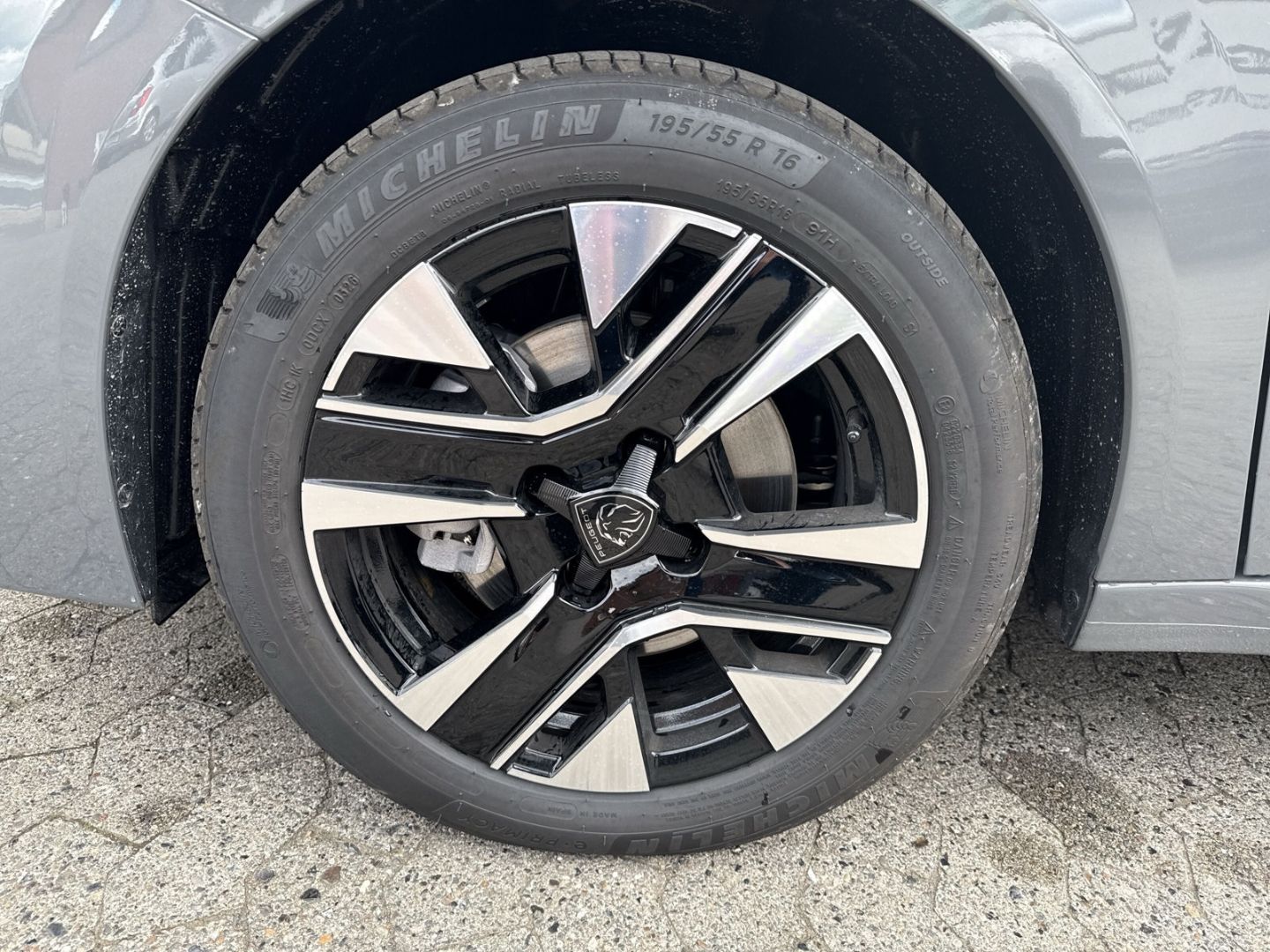 Peugeot 208 - Bild 25