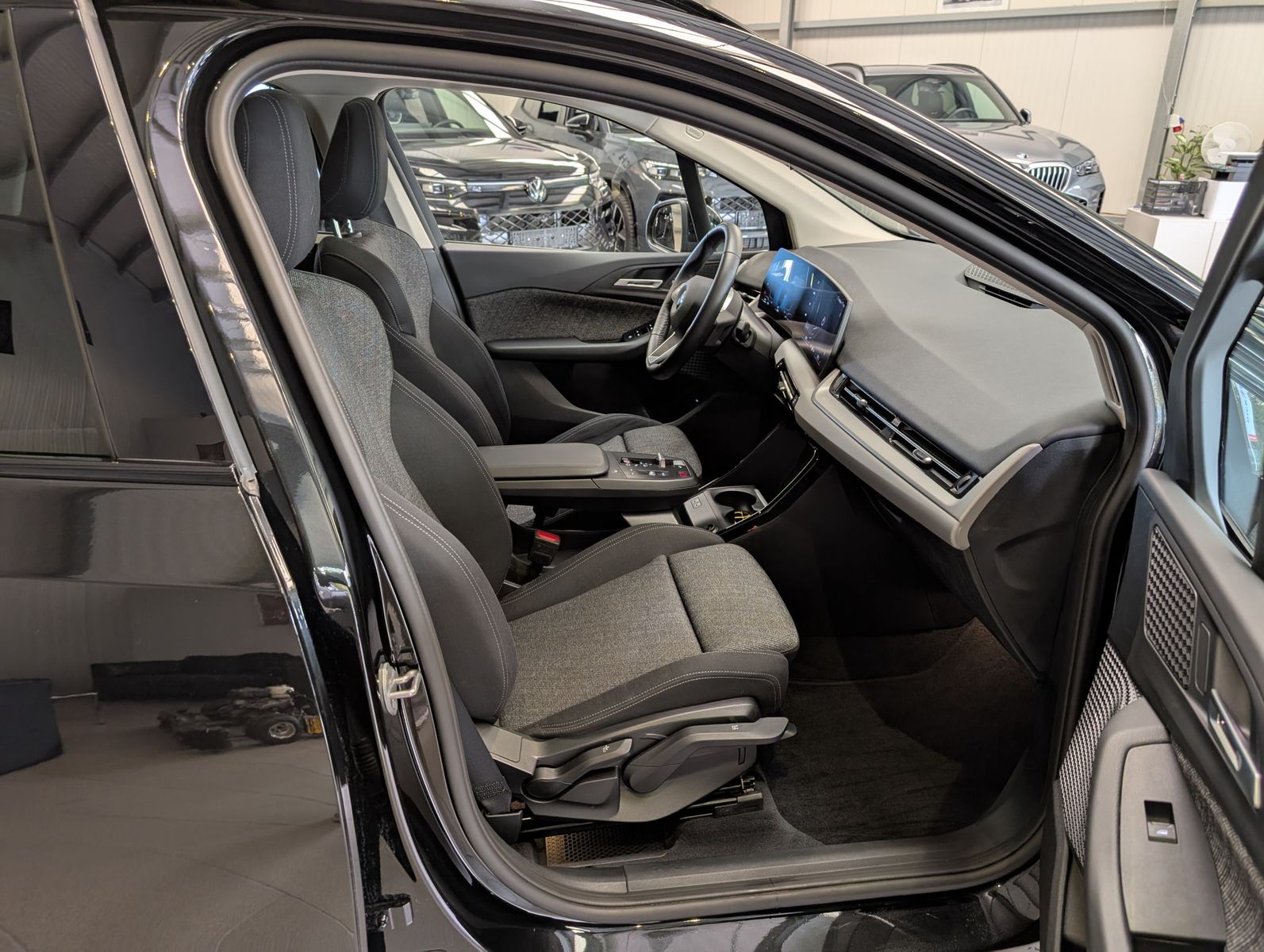 Fahrzeugabbildung BMW 218 Active Tourer i Travel-Pake LED Cam Pano AHK