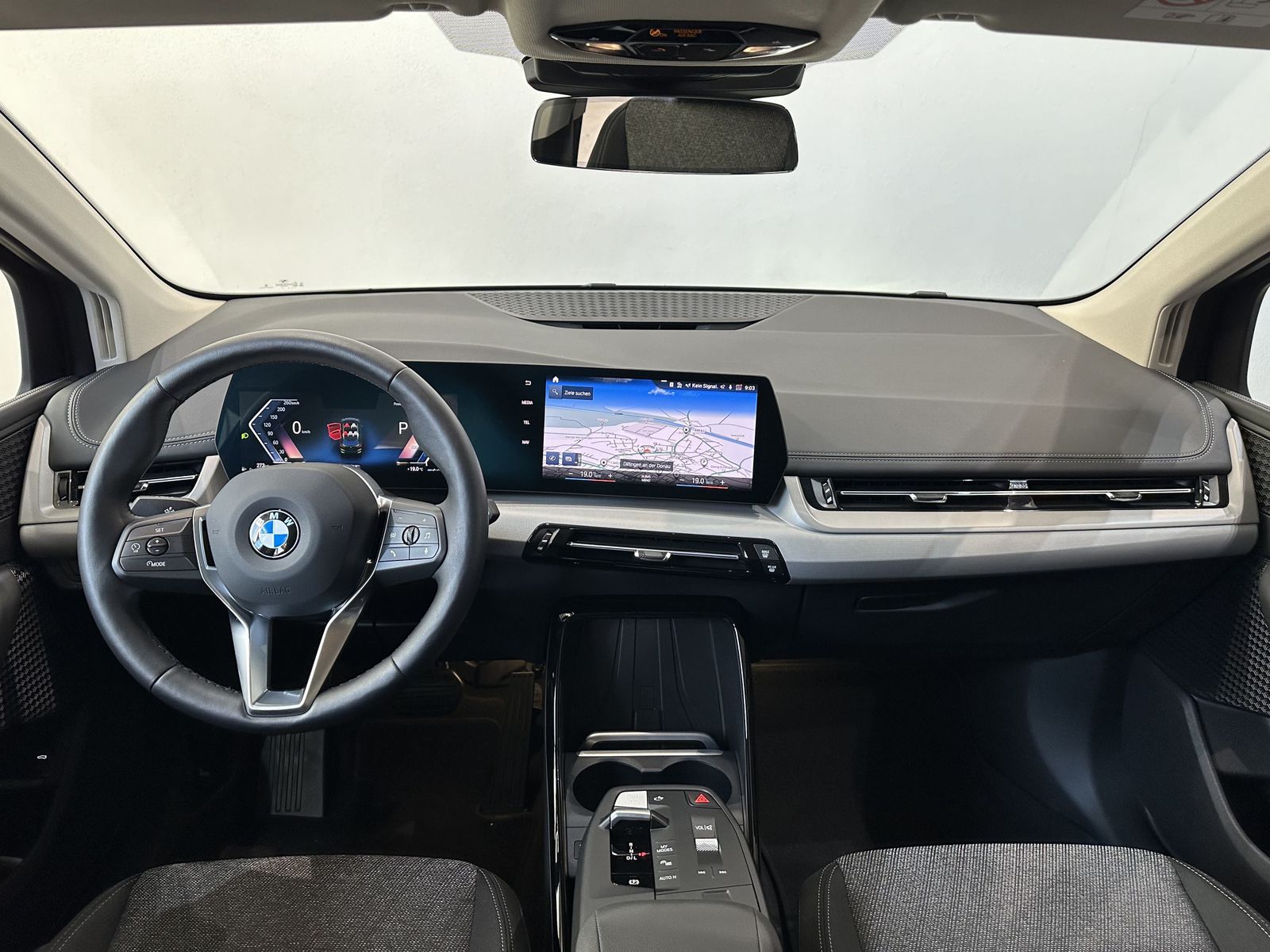 Fahrzeugabbildung BMW 218d Komfortzugang Apple CarPlay Parking Assista