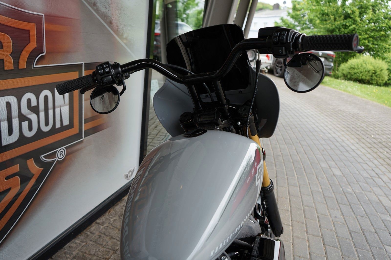Fahrzeugabbildung Harley-Davidson Softail Street Bob 114 CLUBSTYLE Öhlins Zard DON