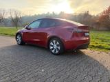 Tesla Model Y RWD rot | TÜV NEU (03/28) - Tesla Model Y: Rot