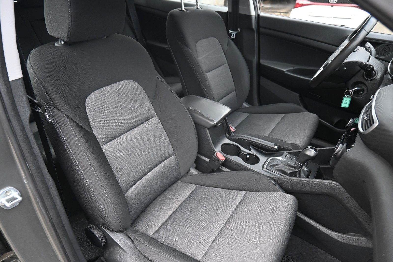 Fahrzeugabbildung Hyundai Tucson 2WD 1.6 DCT*TEMPO*NAV*SIHZG*RFK