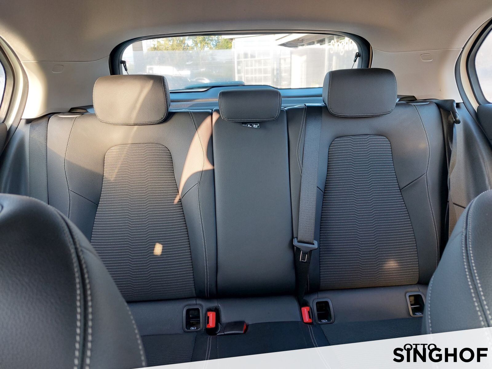 Fahrzeugabbildung Mercedes-Benz A 180 Progressive +LED+MBUX+Park Ass+Navi+Sitzhg