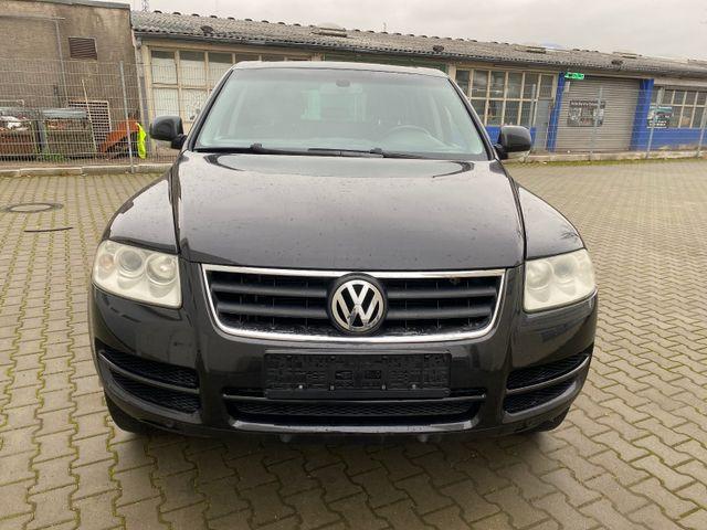 Volkswagen Touareg 2004 — rear view