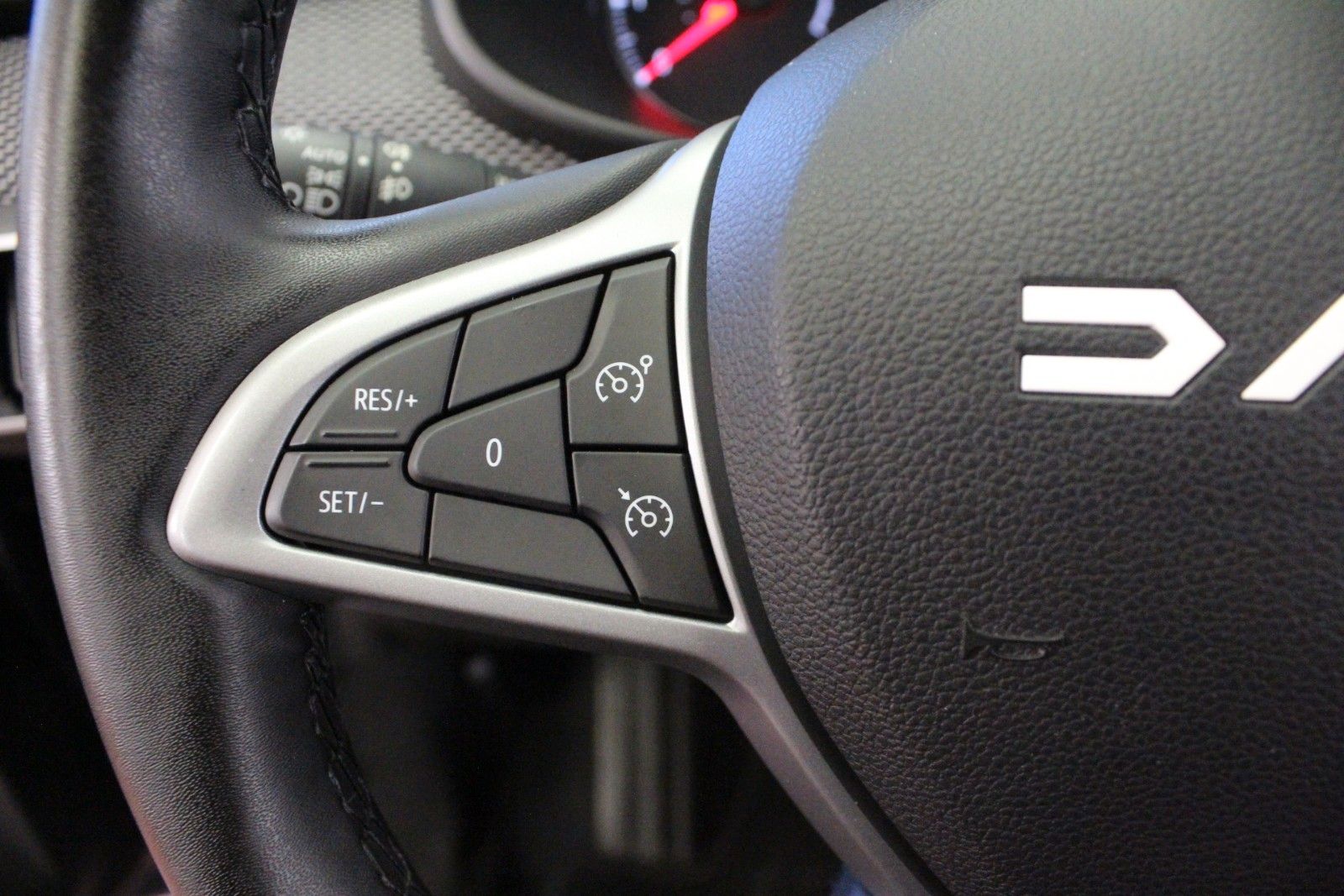 Fahrzeugabbildung Dacia Sandero TCe 100 ECO-G Expression  *Media-Dis