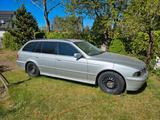 BMW 520i A touring - - BMW 520 aus 2002: Kombi