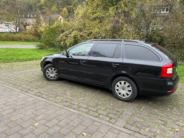 Skoda Oktavia Diesel  Bj 06-2013 mit AHK