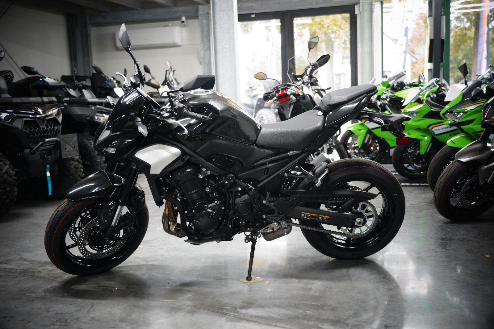 Fahrzeugabbildung Kawasaki Z900 2025 4 Jahre Garantie 70KW
