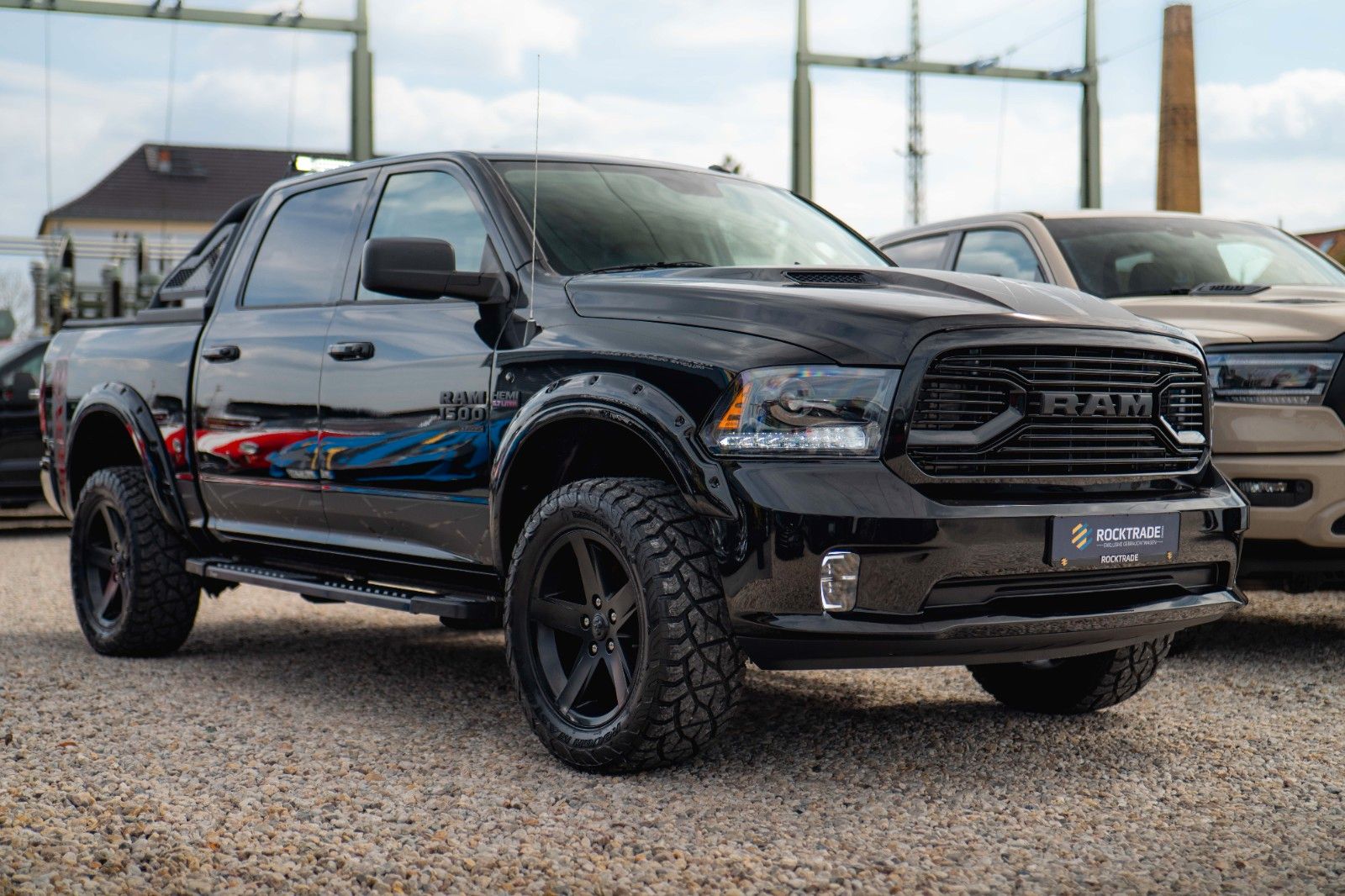 Fahrzeugabbildung Dodge RAM 5.7 V8 HEMI 4x4 OFFROAD Night-Paket *LED*AHK