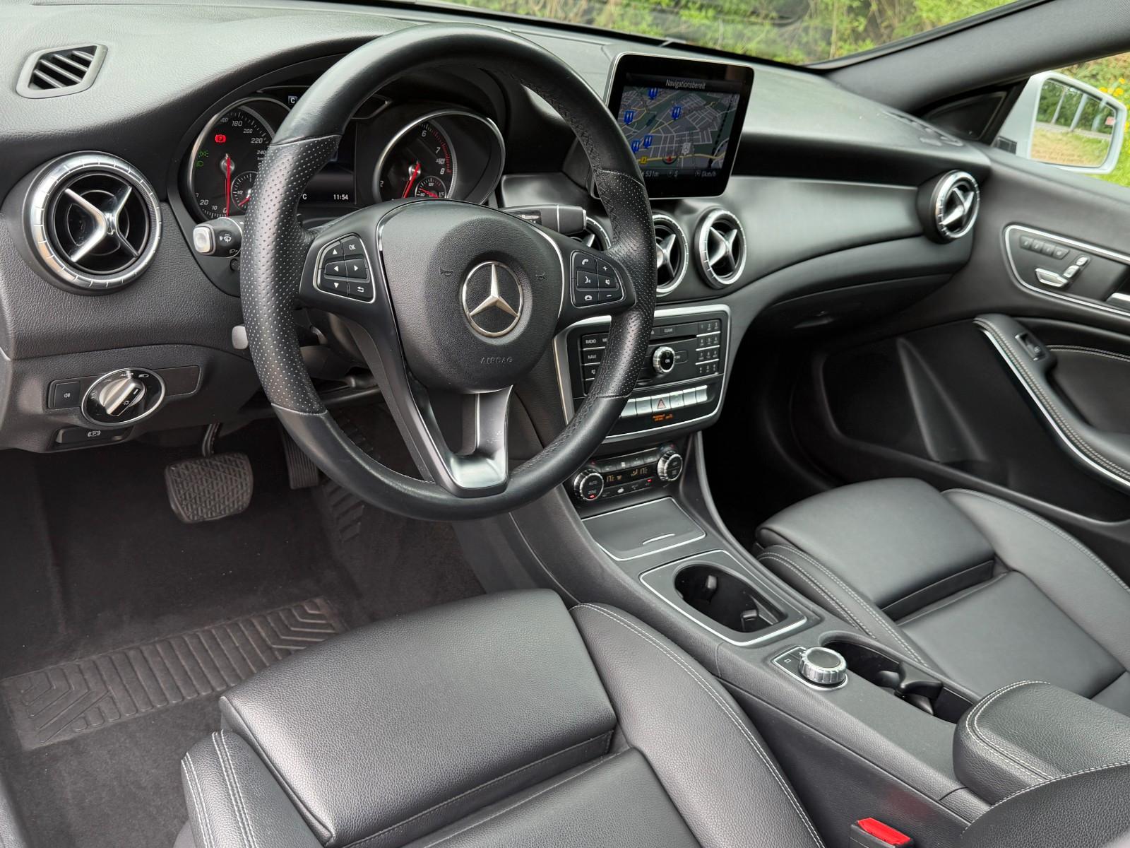 Mercedes-Benz CLA 250 Coupe *Leder *Navi *Kamera *Memory *LED