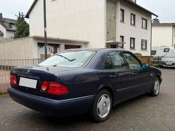 Mercedes E 320 - 4
