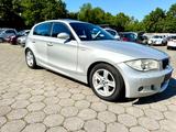 BMW 120i 5-türig*Leder+Navi+Xenon+M-Paket+Glasdach* - Limousine bis 5.000 Euro