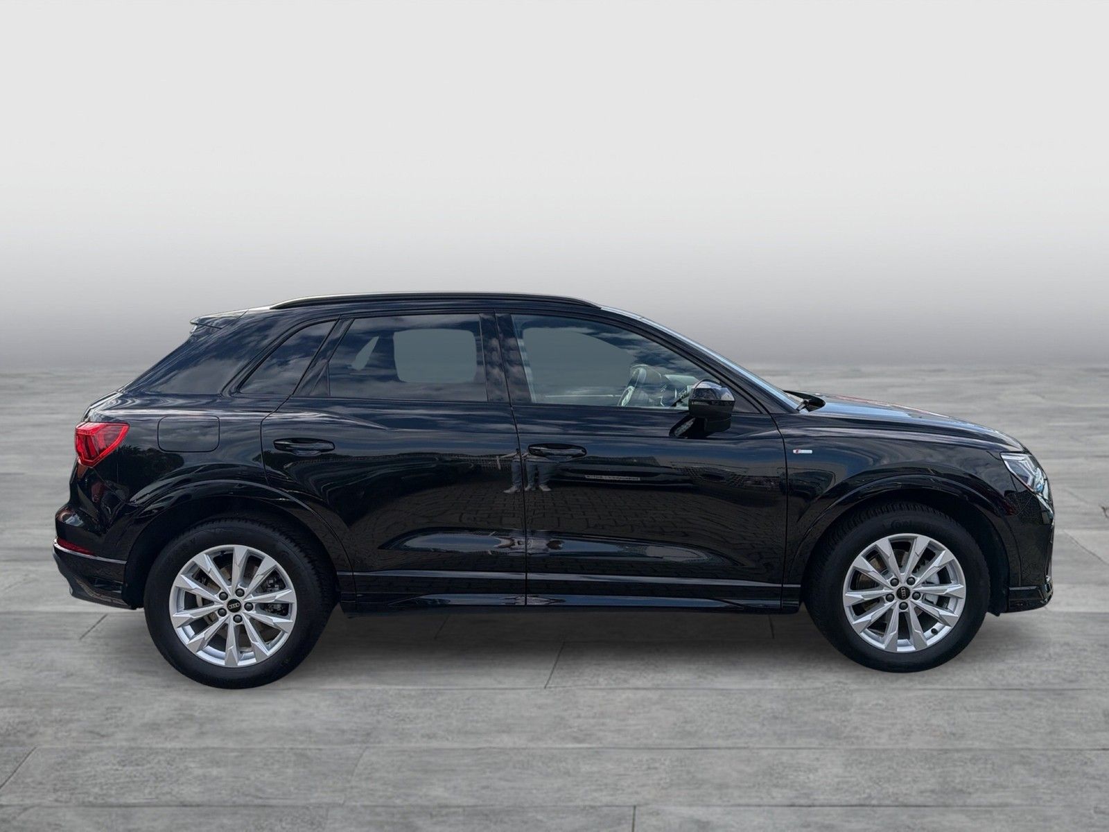Audi Q3 35 TFSI S line Matrix Pano Navi foto 4