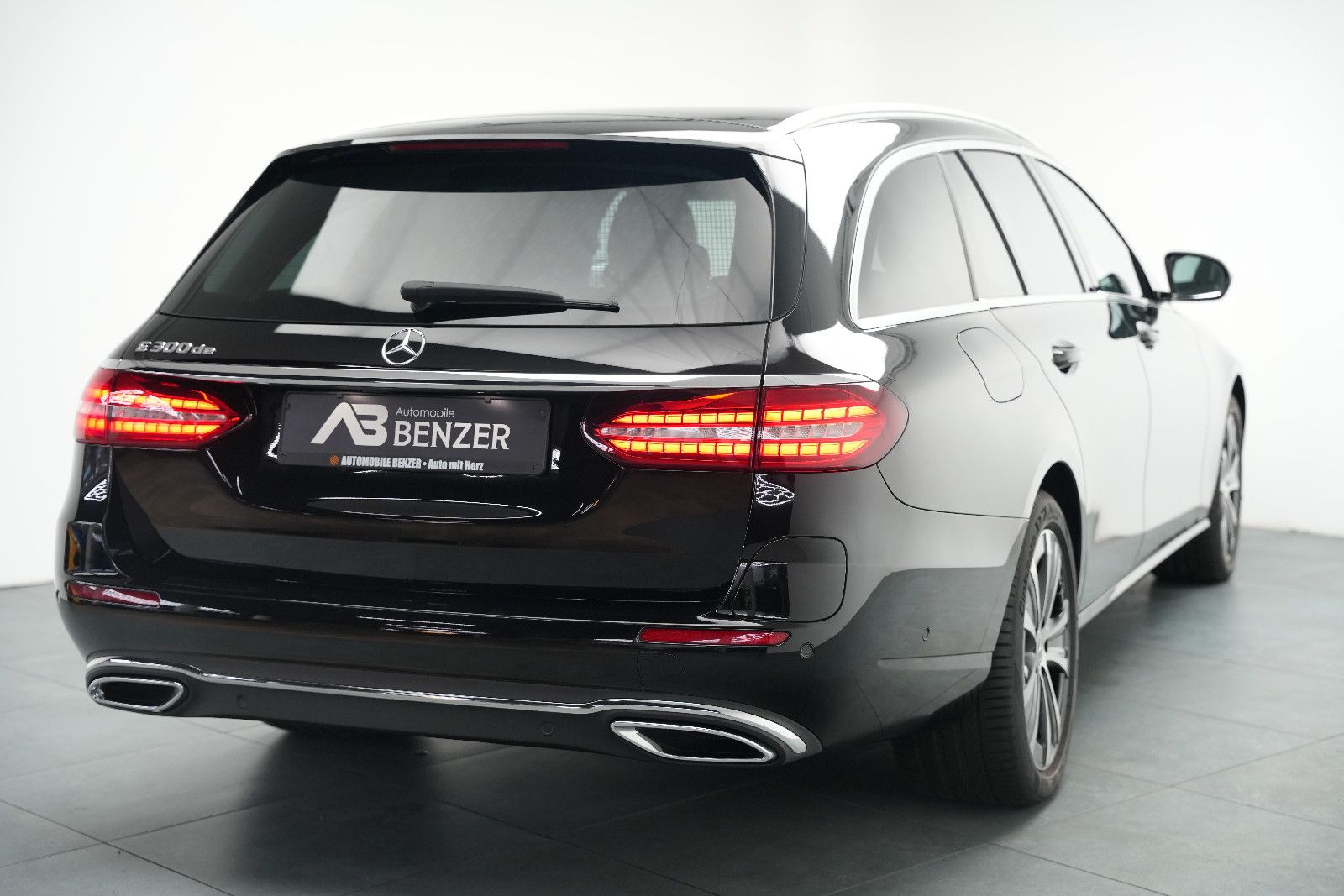 Fahrzeugabbildung Mercedes-Benz E 300 de/Plug-in/Leder/Ambiente/LED/360°Cam/SHZ/